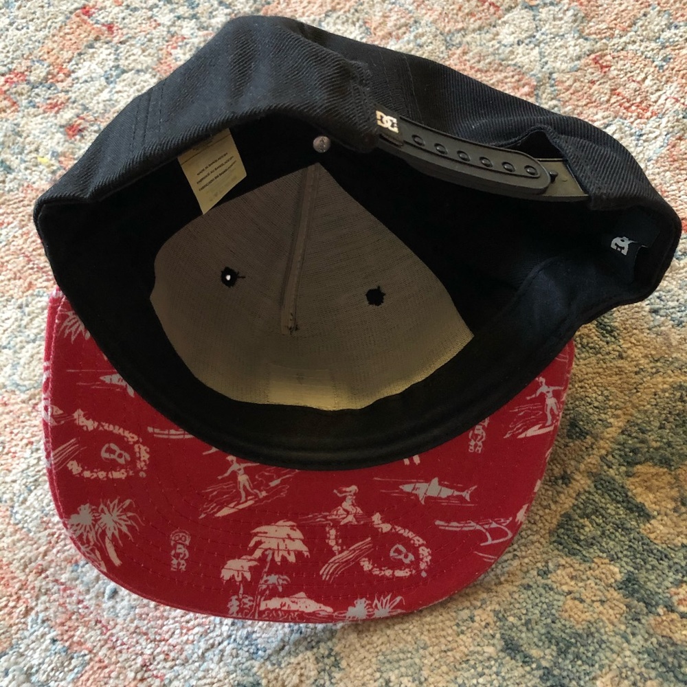 DC SnapBack Hat - Picture 4 of 4